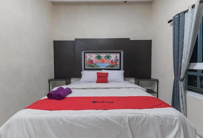 בית מלון כפרי Reddoorz Resort Premium @ Sangkan Hurip Kuningan