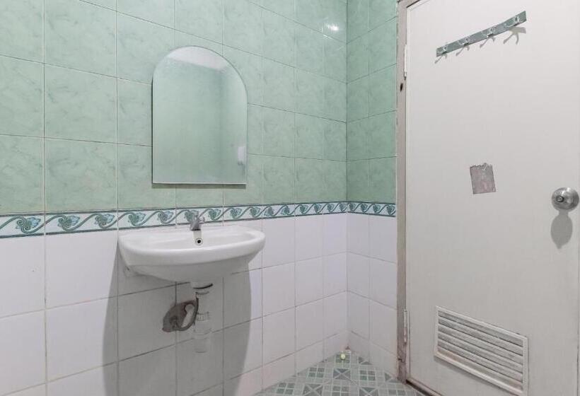 בית מלון כפרי Reddoorz Resort Premium @ Sangkan Hurip Kuningan