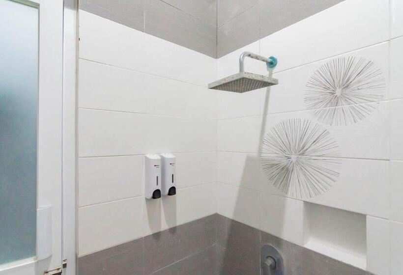 בית מלון כפרי Reddoorz Resort Premium @ Sangkan Hurip Kuningan