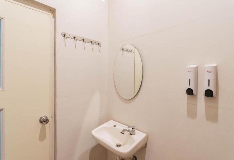 בית מלון כפרי Reddoorz Resort Premium @ Sangkan Hurip Kuningan