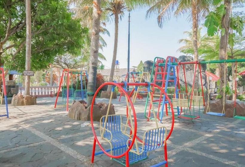 בית מלון כפרי Reddoorz Resort Premium @ Sangkan Hurip Kuningan