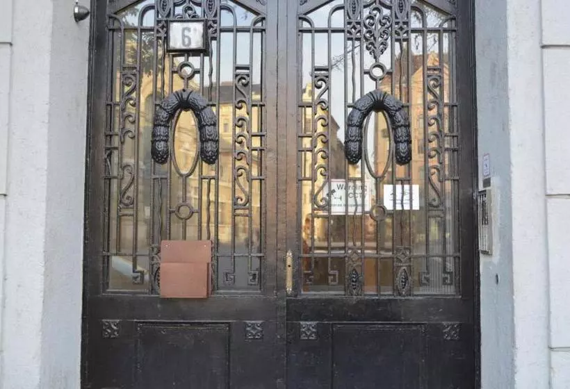 Majatalo Artist Guest House