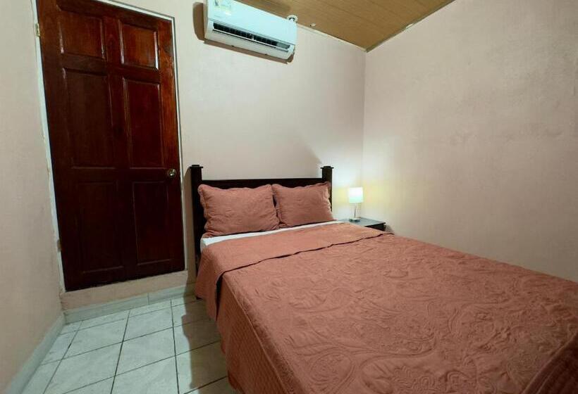 פנסיון Casa Quepos