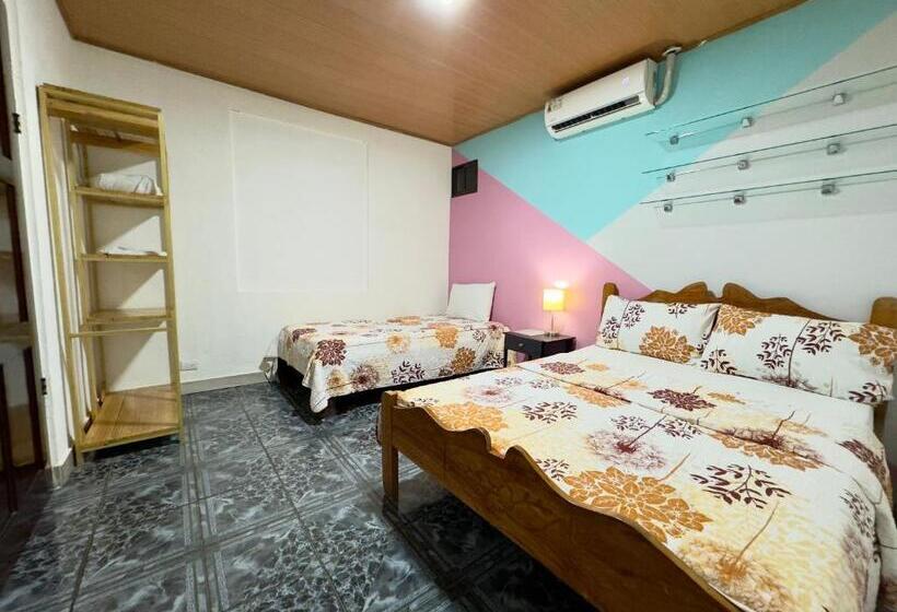 פנסיון Casa Quepos