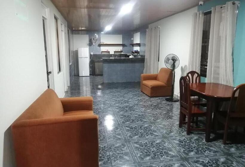 פנסיון Casa Quepos