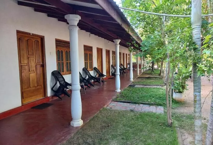 پانسیون Sea Shadow