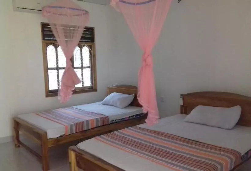 پانسیون Sea Shadow