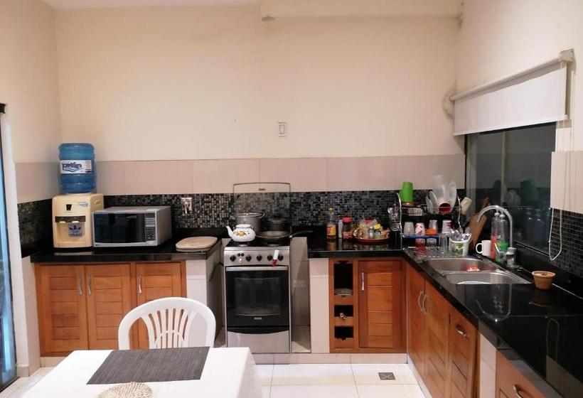 تختخواب و صبحانه El Prado