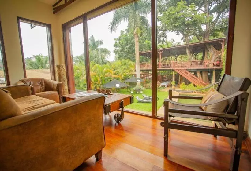 Hotel Humura Resorts