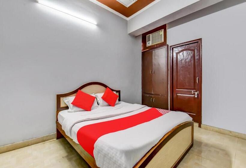 ホテル Oyo 77868  Taj