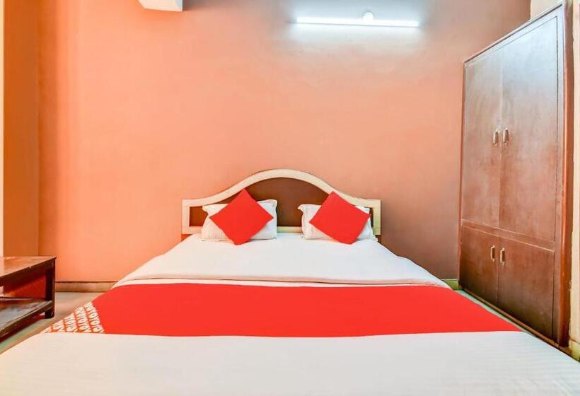 ホテル Oyo 77868  Taj