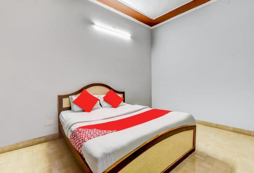 ホテル Oyo 77868  Taj