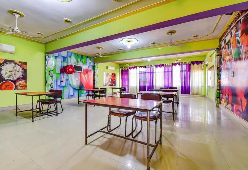 ホテル Oyo 77868 Taj