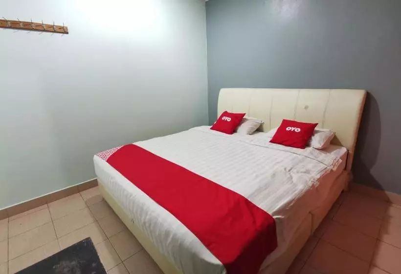 Hotelli Oyo 90239 Living Inn