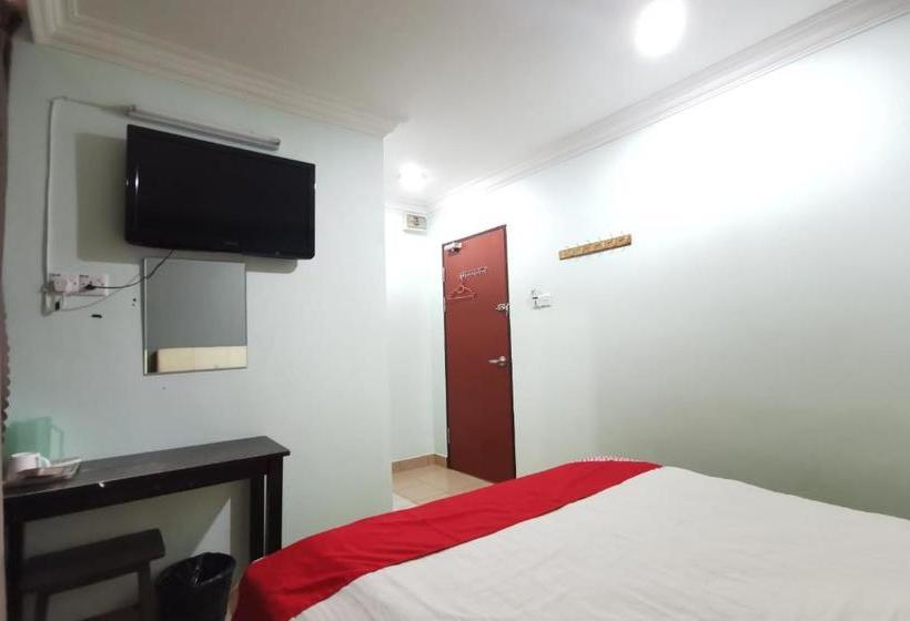 בית מלון כפרי Oyo 90239 Living Inn