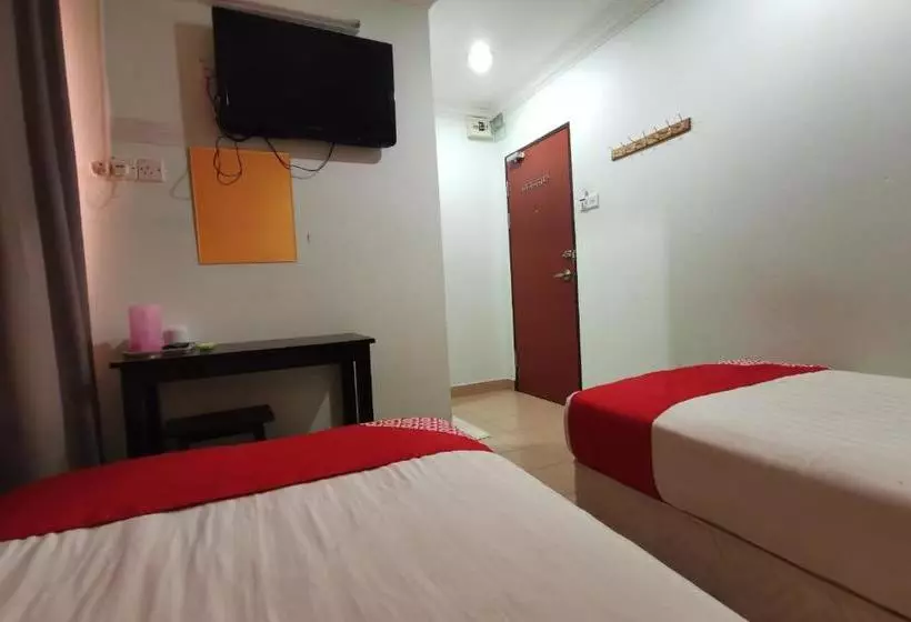 Hotelli Oyo 90239 Living Inn