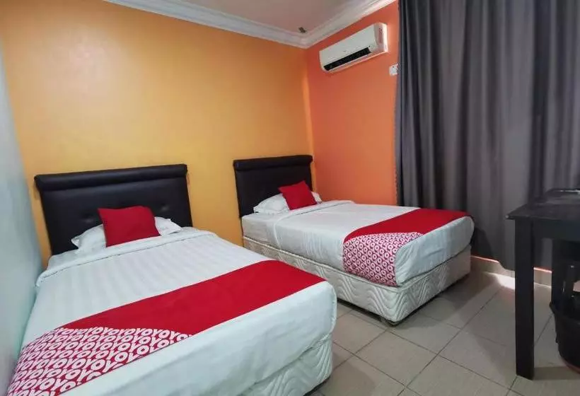 Hotelli Oyo 90239 Living Inn