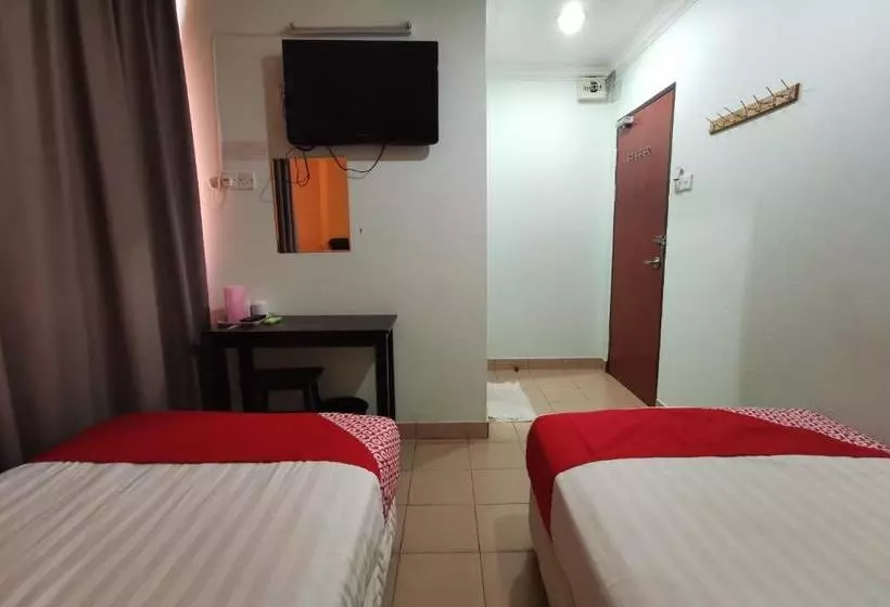 Hotelli Oyo 90239 Living Inn