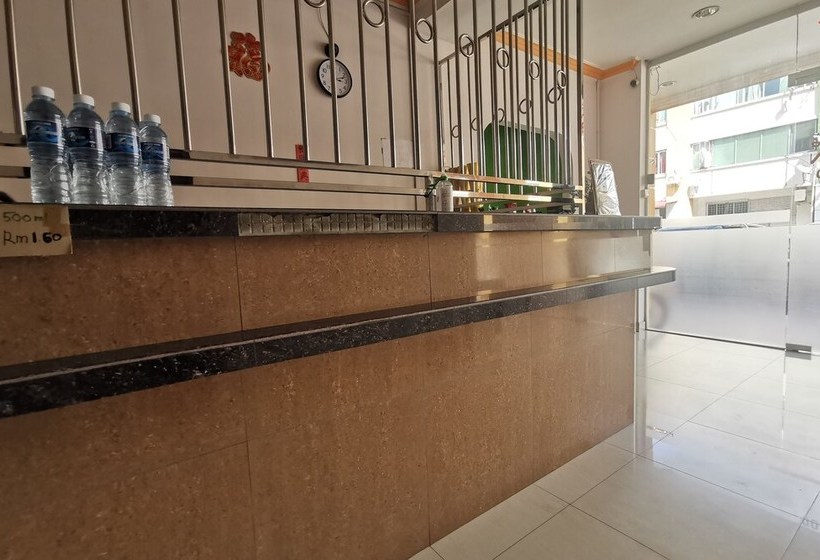 בית מלון כפרי Oyo 90239 Living Inn