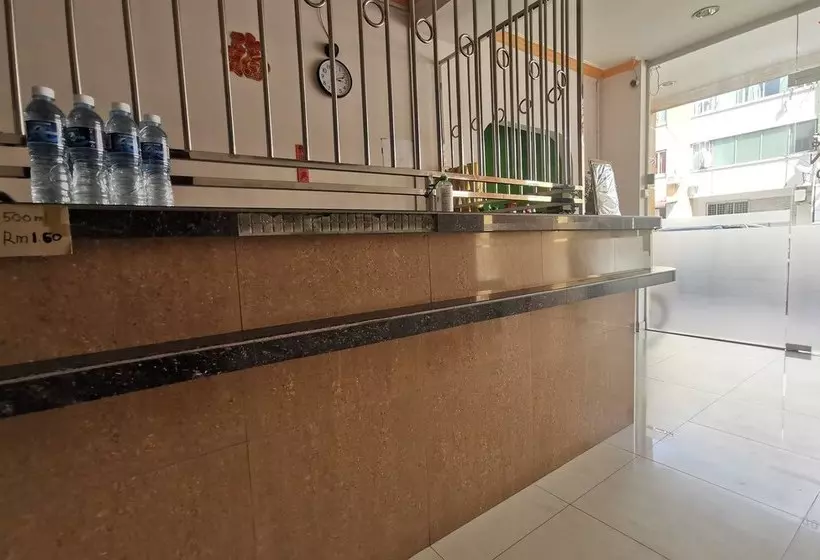 Hotelli Oyo 90239 Living Inn