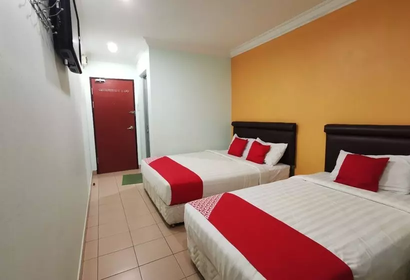 Hotelli Oyo 90239 Living Inn