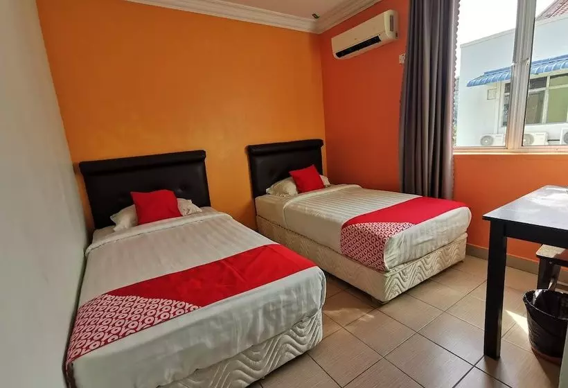 Hotelli Oyo 90239 Living Inn