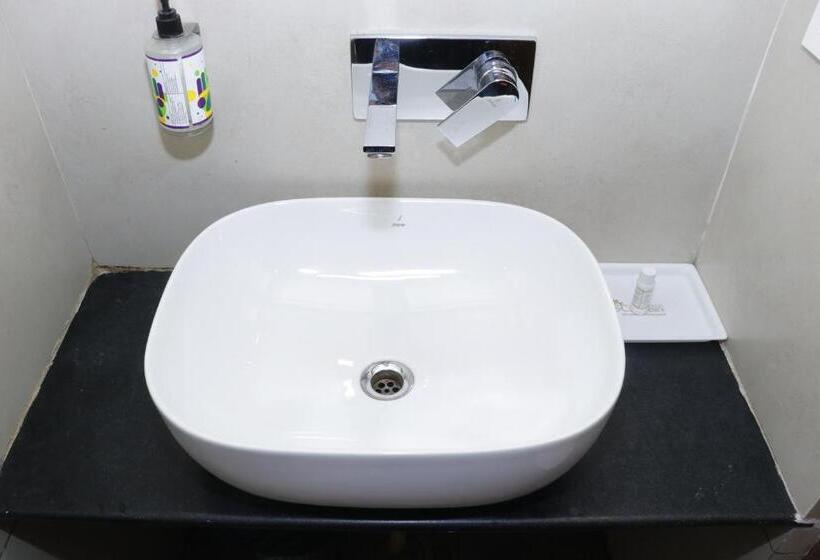 בית מלון כפרי S C Residency