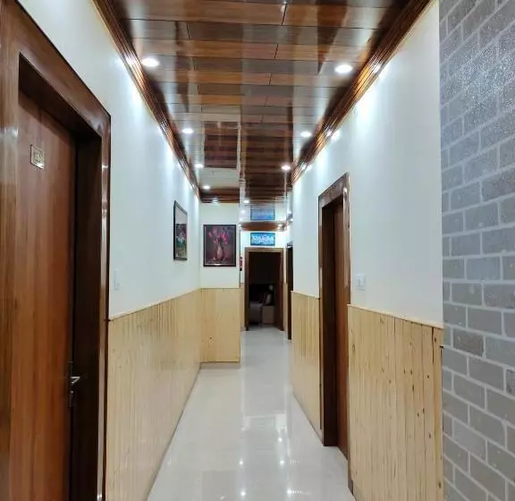 Utsav Hotel Jollygrant