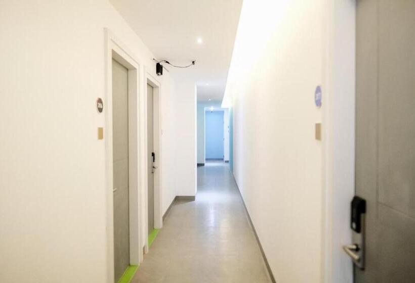 Sans Hotel Roxy Jakarta