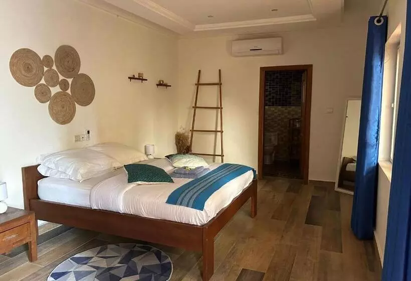 تختخواب و صبحانه L'oasis Guesthouse