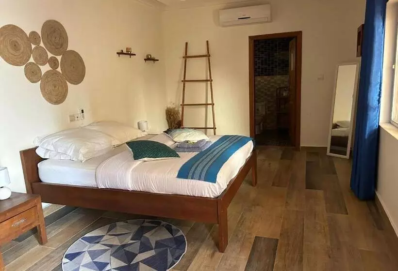 تختخواب و صبحانه L'oasis Guesthouse