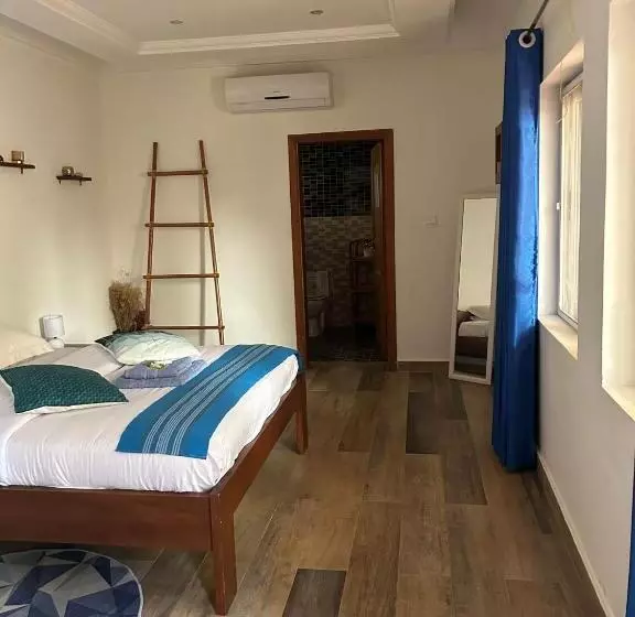تختخواب و صبحانه L'oasis Guesthouse