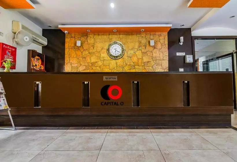 ホテル Capital O 38083 Vyas  Grand Metro