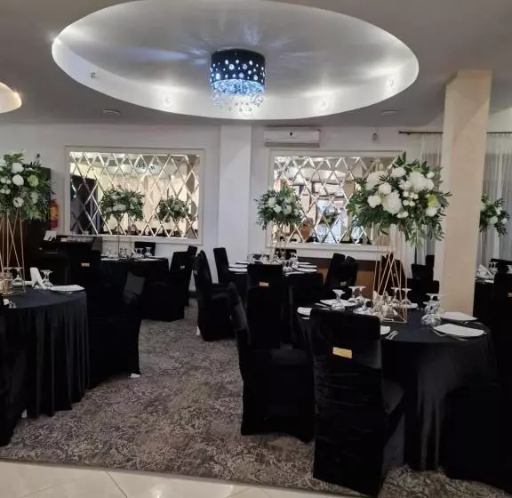 Hotelli Caprice Deluxe Accomodation