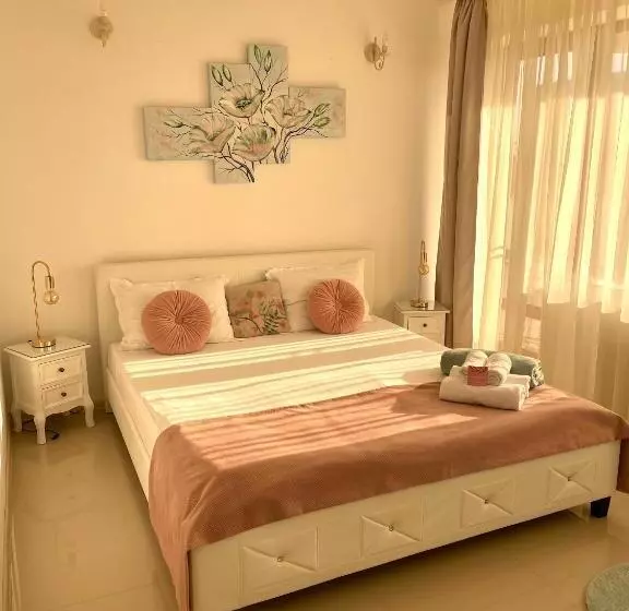 Hotelli Caprice Deluxe Accomodation