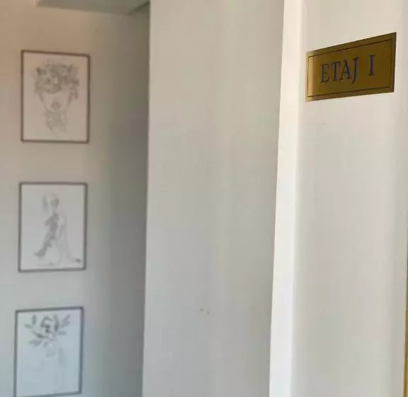 Hotelli Caprice Deluxe Accomodation