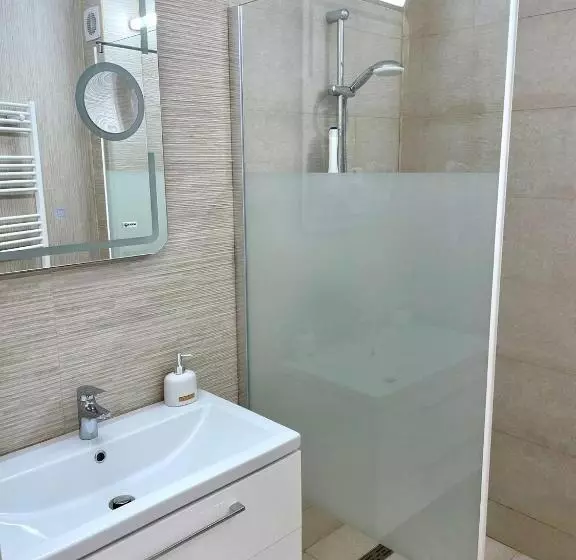 Hotelli Caprice Deluxe Accomodation