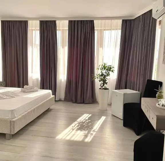 Hotelli Caprice Deluxe Accomodation