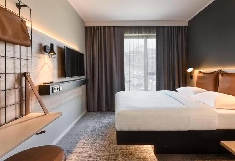 Отель Moxy Dresden Neustadt