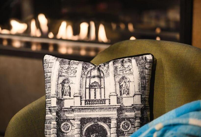 Отель Moxy Dresden Neustadt