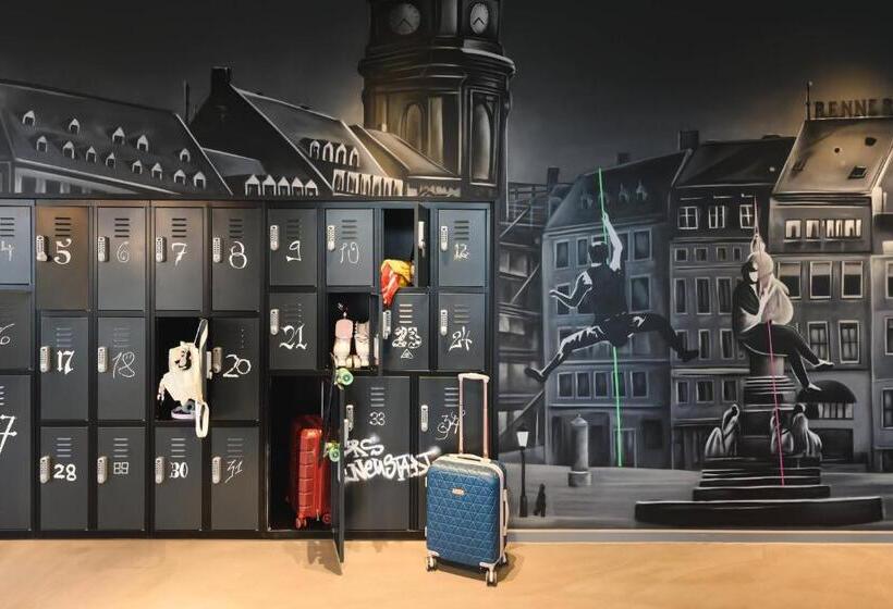 Отель Moxy Dresden Neustadt