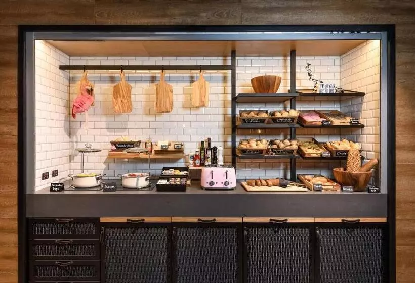 ホテル Moxy Dresden Neustadt