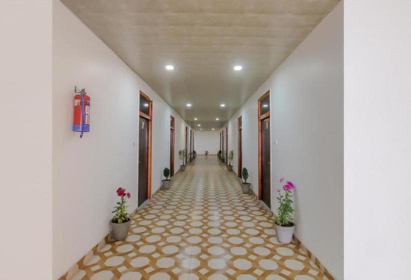 Отель Oyo 76842 The Royal S Inn