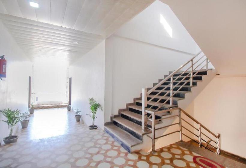 Отель Oyo 76842 The Royal S Inn