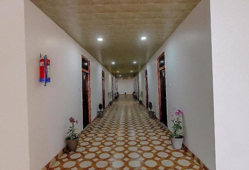 Отель Oyo 76842 The Royal S Inn