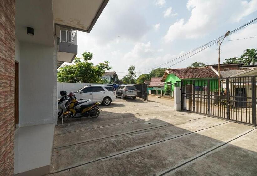 Hotel Reddoorz @ Jalan Demang Lebar Raya Palembang