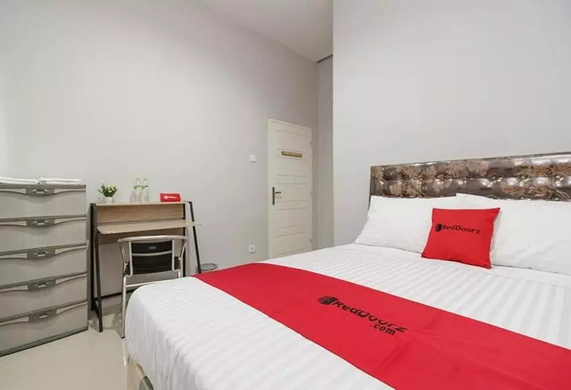 Hotelli Reddoorz @ Jalan Demang Lebar Raya Palembang
