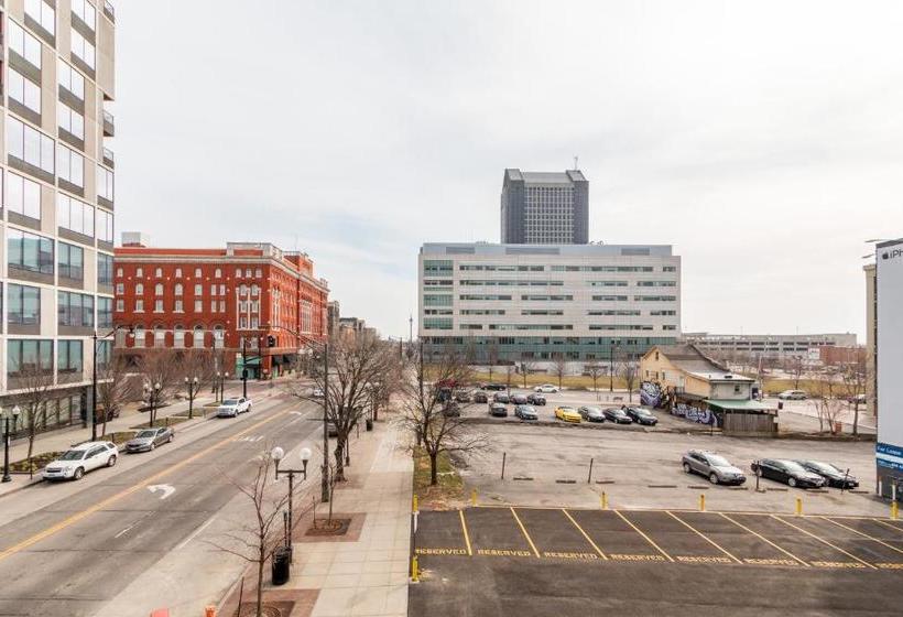 Mint House Columbus Capitol Square