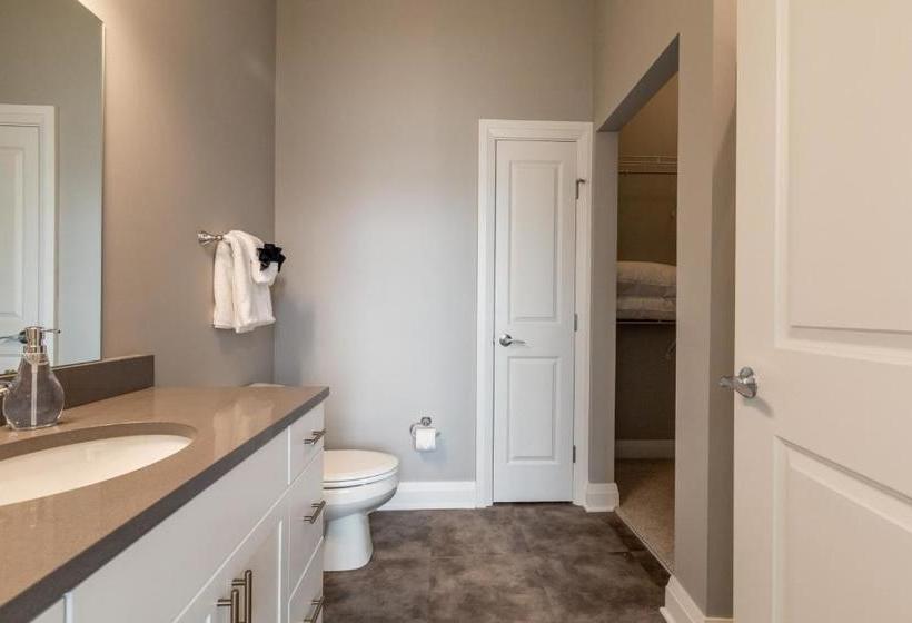 Mint House Columbus Capitol Square