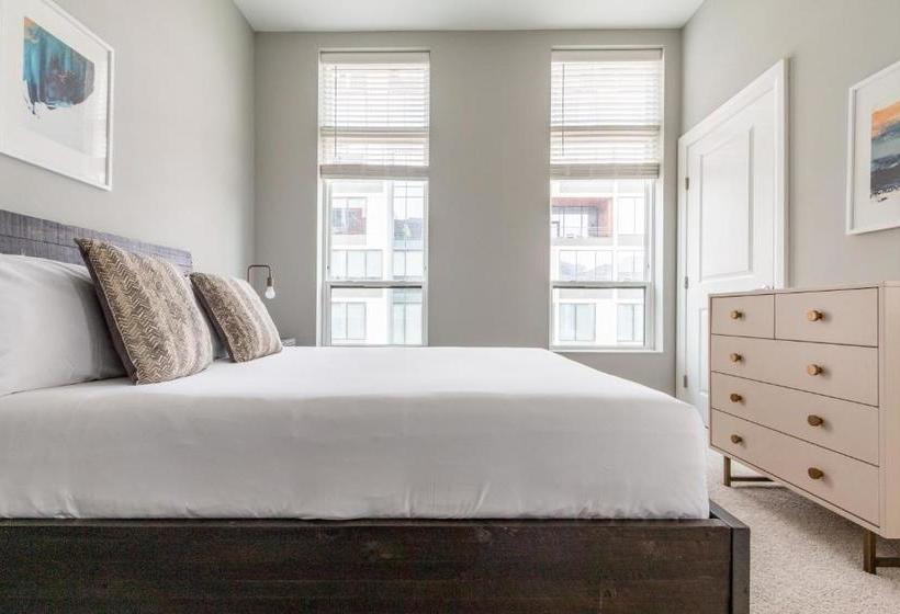 Mint House Columbus Capitol Square